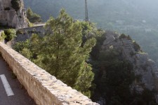 Small walls with very long drops - Don't crash!! Small walls with very long drops - Don't crash!!