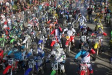 Hands on the head, engines running, wait for the green flag Hands on the head, engines running, wait for the green flag